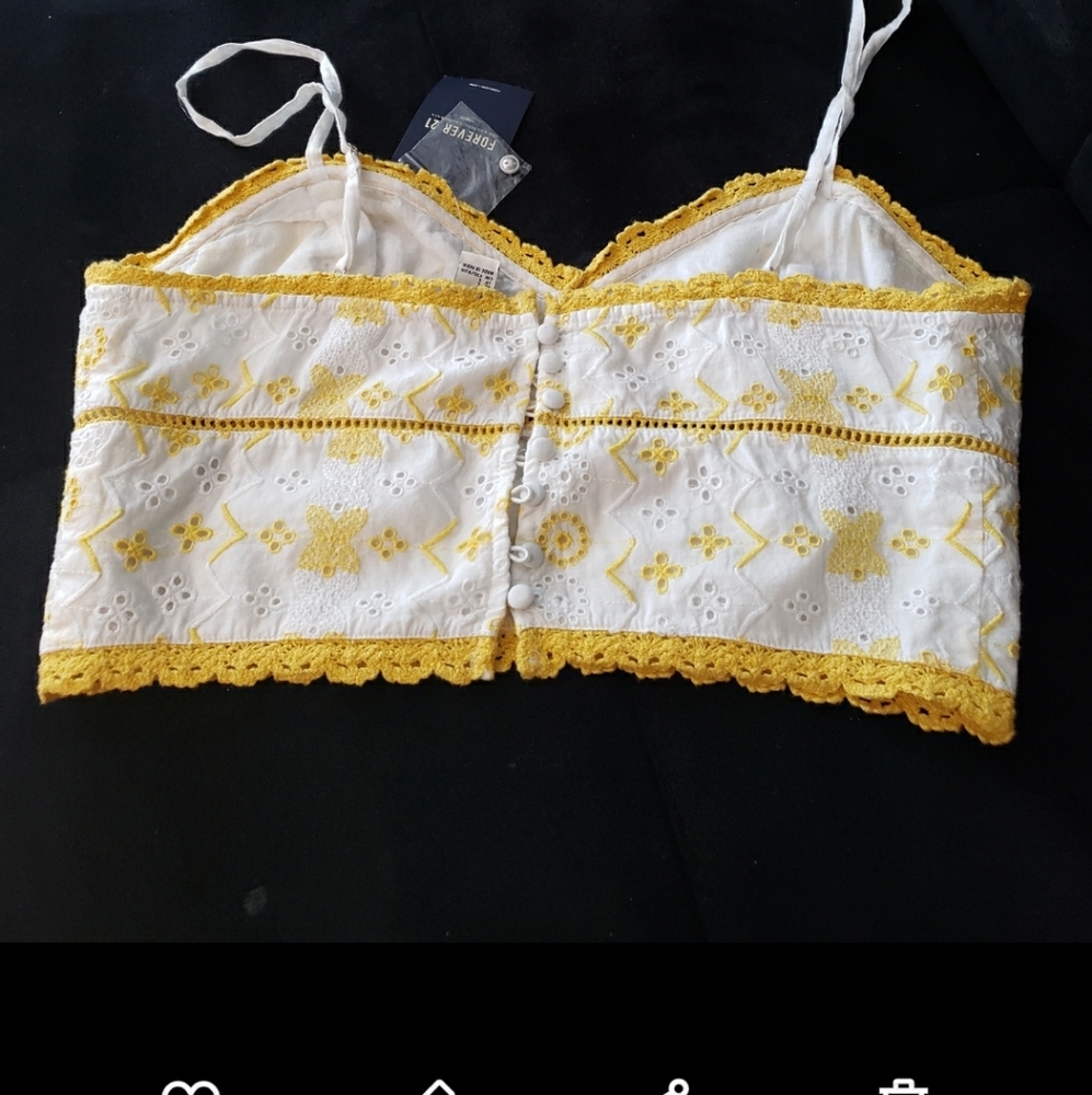 Summer Lace Crop Top - Picture 2 of 4